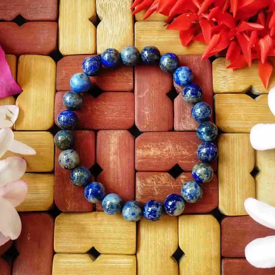 Lapis Lazuli bracelet made with deep blue natural stones, handmade crystal jewelry for wisdom and inner peace — Crystal Veda India